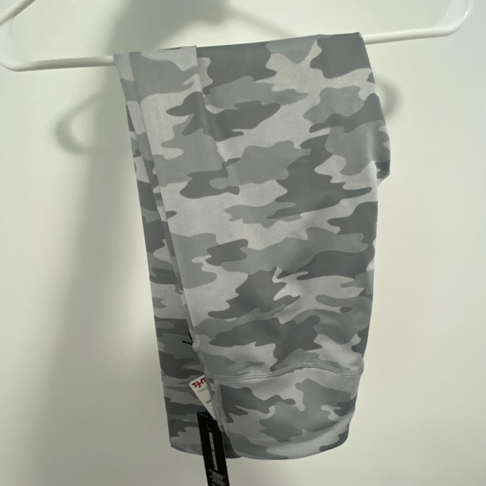 *never worn* camo leggings